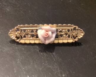Jewelry Co. Gold Tone Porcelain Rose Bar Brooch