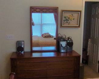 Broyhill Queen Sleigh Bedroom Set second image