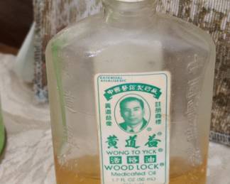 Wong To Yick Wood Lock Medicated Oil
