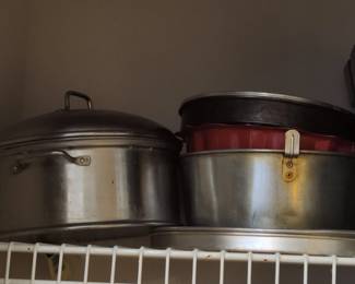 Assorted Baking Pans and Molds second image