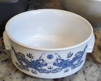 Blue and White Porcelain Dragon Motif Covered Bowl