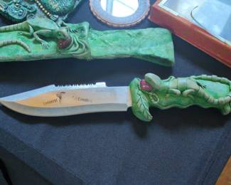 Lanneret Grasslands Bowie Knife with LizardThemed Handle fourth image