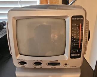 Spectra BWR Portable BW TV with AM or FM Radio