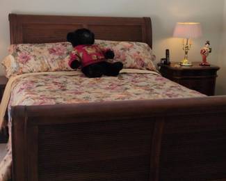 Ethan Allen British Classics Queen Size Sleigh Bed Frame