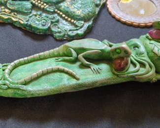 Lanneret Grasslands Bowie Knife with LizardThemed Handle third image