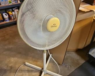 WindChaser Oscillating Pedestal Fan