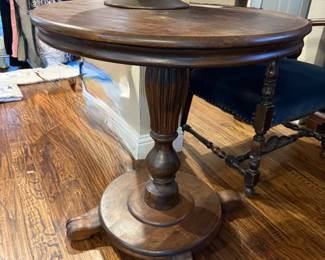 Antique pedestal side table