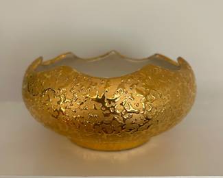 Vtg weeping bright gold bowl, hand decorated, 22K gold, 6.5"W x 3"H,  $18
