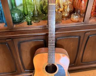 Mitchell MD-100 acoustic guitar