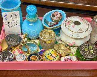 Lots of vintage vanity items, compacts, and more