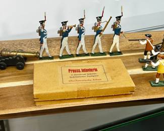 Vintage diecast toy soldiers