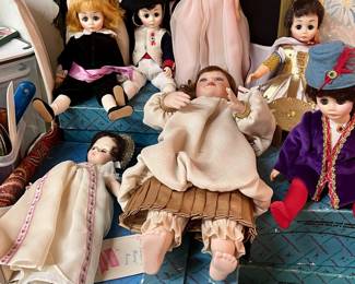 Lot of vintage Madame Alexander dolls