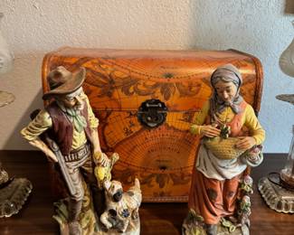 Figurines