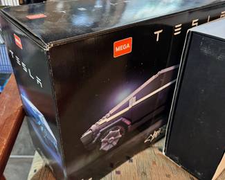 Tesla Cybertruck Mega Bloks