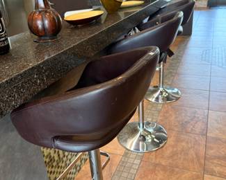Adjustable bar stools