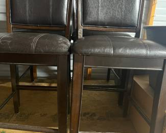 Barstool chairs and table 