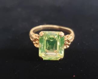 035 Lot 54 14k gold ring with semi precious stone