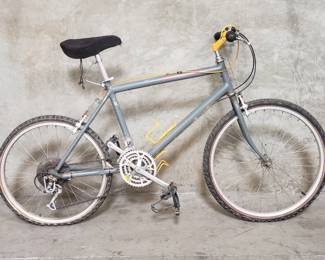 075 Lot 99 Cannondale 15speed bike