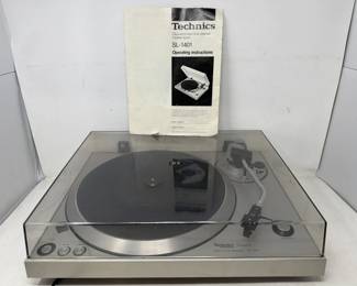 101 Lot 135 Vintage Technics SL1401 quartz directdrive automatic turntable