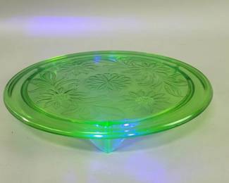 Lot # : 364 - Vintage uranium glass cake stand