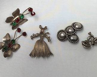 Lot # : 158 - Group of sterling silver jewelry