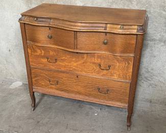 135 Lot 84 Antique tiger oak chest of drawers on castors