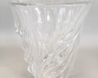 057 Lot 600 Val Saint Lambert Royal swirl crystal vase