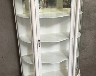 098 Lot 81 Vintage curvedglass curio cabinet with claw feet