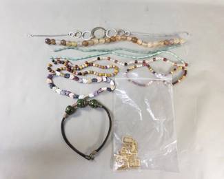 Lot # : 106 - Group of costume jewelry