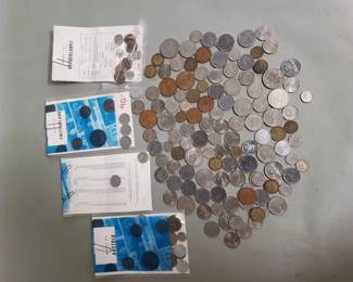 Lot # : 357 - Group of foreign currency