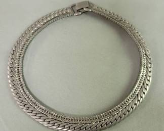 Lot # : 42 - Vintage Coro silver-tone choker