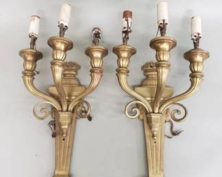 064 Lot 442 Pair of French Neoclassical style bronze sconces