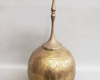 Lot # : 58 - Vintage Middle Eastern-style brass lidded vessel