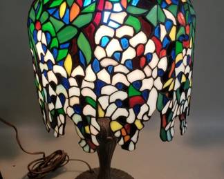 110 Lot 316 Tiffany style stained glass table lamp