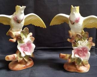 Lot # : 282 - Pair of vintage ceramic cockatoo on hibiscus tropical branch figurine
