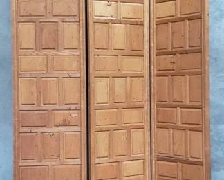 Lot # : 113 - Vintage pine 3-panel room divider