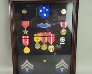 Lot # : 307 - Group of military medals, ribbons and insignia in a shadow box