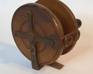 Lot # : 320h - Antique English Nottingham style wood fishing reel