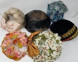Lot # : 361 - Group of vintage women's hats