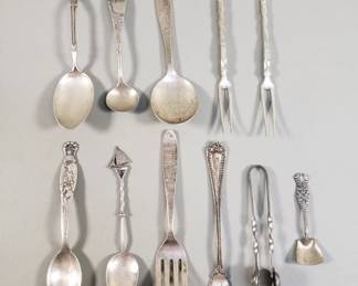 087 Lot 4 Sterling silver souvenir spoons, fork, and tongs