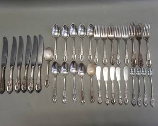 009 Lot 328 34piece Wallace sterling silver flatware set with stainless steel knives