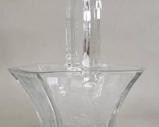 Lot # : 127 - Heisey floral etched glass basket, unmarked