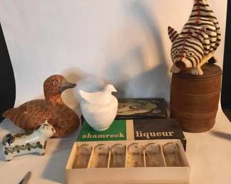 Lot # : 304h - Vintage folk art duck, cat & Avon hen