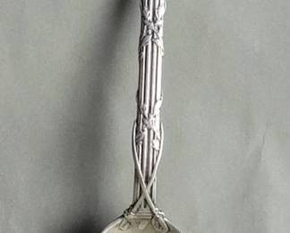Lot # : 208 - Sterling silver Old hickory souvenir spoon depicting a monument to Andrew Jackson.