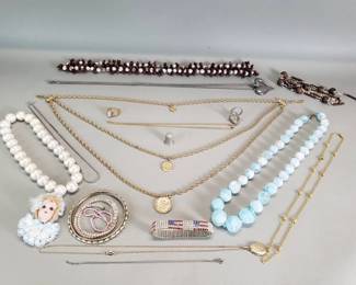 Lot # : 10 - Costume jewelry necklaces & bracelets etc.