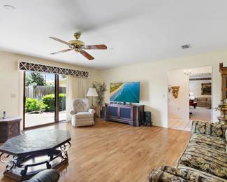 09Living Room
