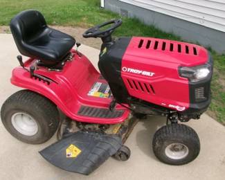 TROYBILT LAWN TRACTOR
