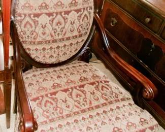 OVERSIZED CHAIR