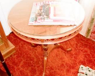 ROUND TABLE