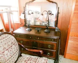 DRESSER
